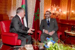 Image du Maroc Professionnelle de  Sa Majesté Mohammed VI s'entretiens avec SM le Roi Abdallah II, Souverain du Royaume Hachémite de Jordanie  à Casablanca. Jeudi 28 Mars 2019. Le souverain Hachémite est arrivé pour une visite d'amitié et de travail au Maroc, à l'invitation de SM le Roi Mohammed VI. (Photo/ SPPR) via Jalilbounhar.com 